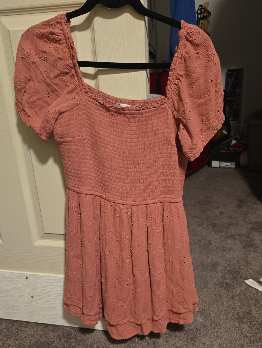 Hollister Womenβs Dusty Rose Smocked Puff-Sleeve Romper